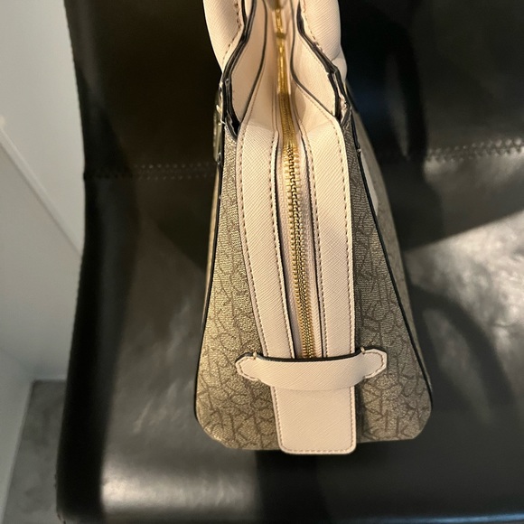 Calvin Klein purse NWOT. - Picture 6 of 8